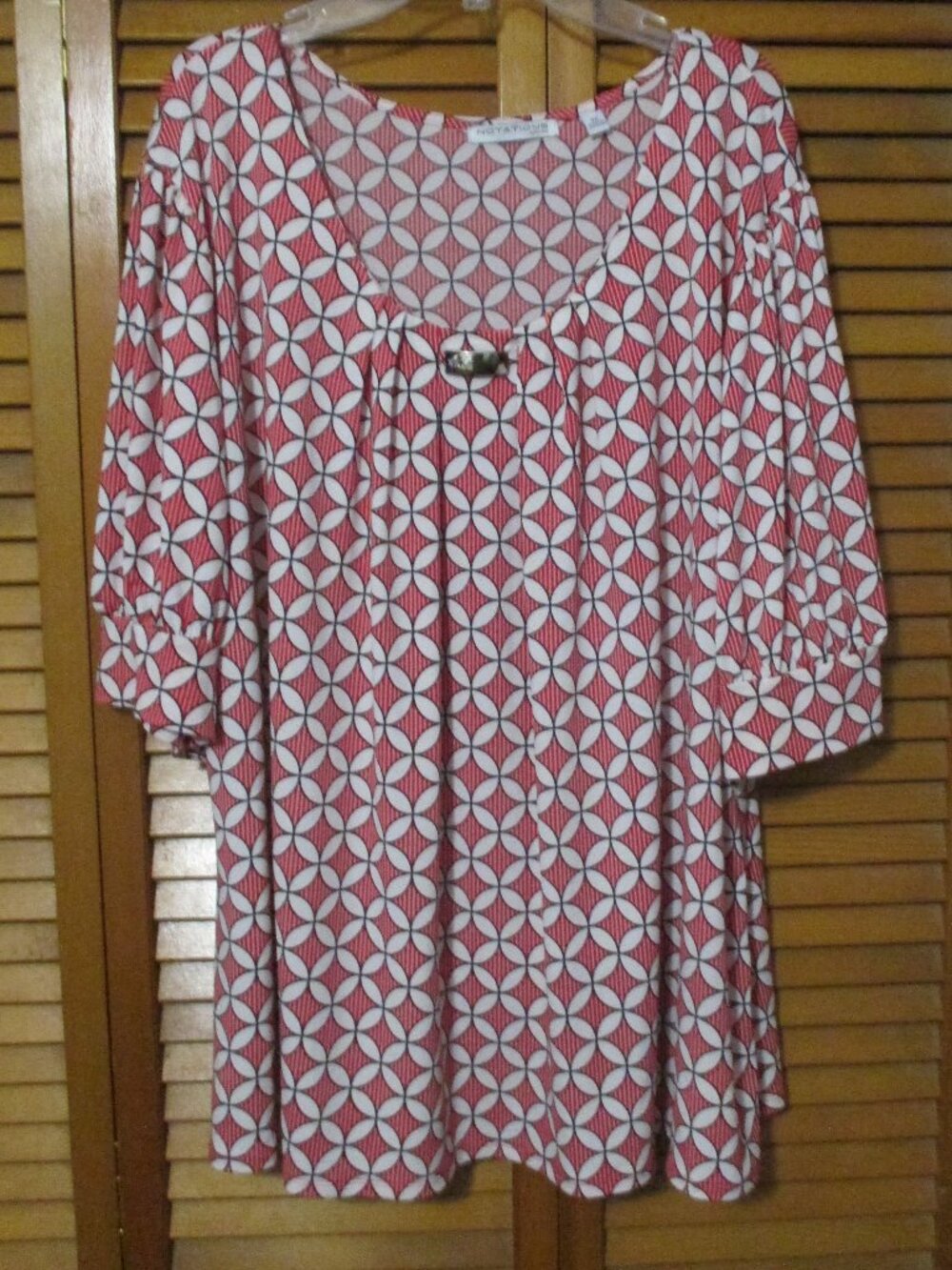 Notations top round neckline short sleeves, stretchy, red, white, black size 3x